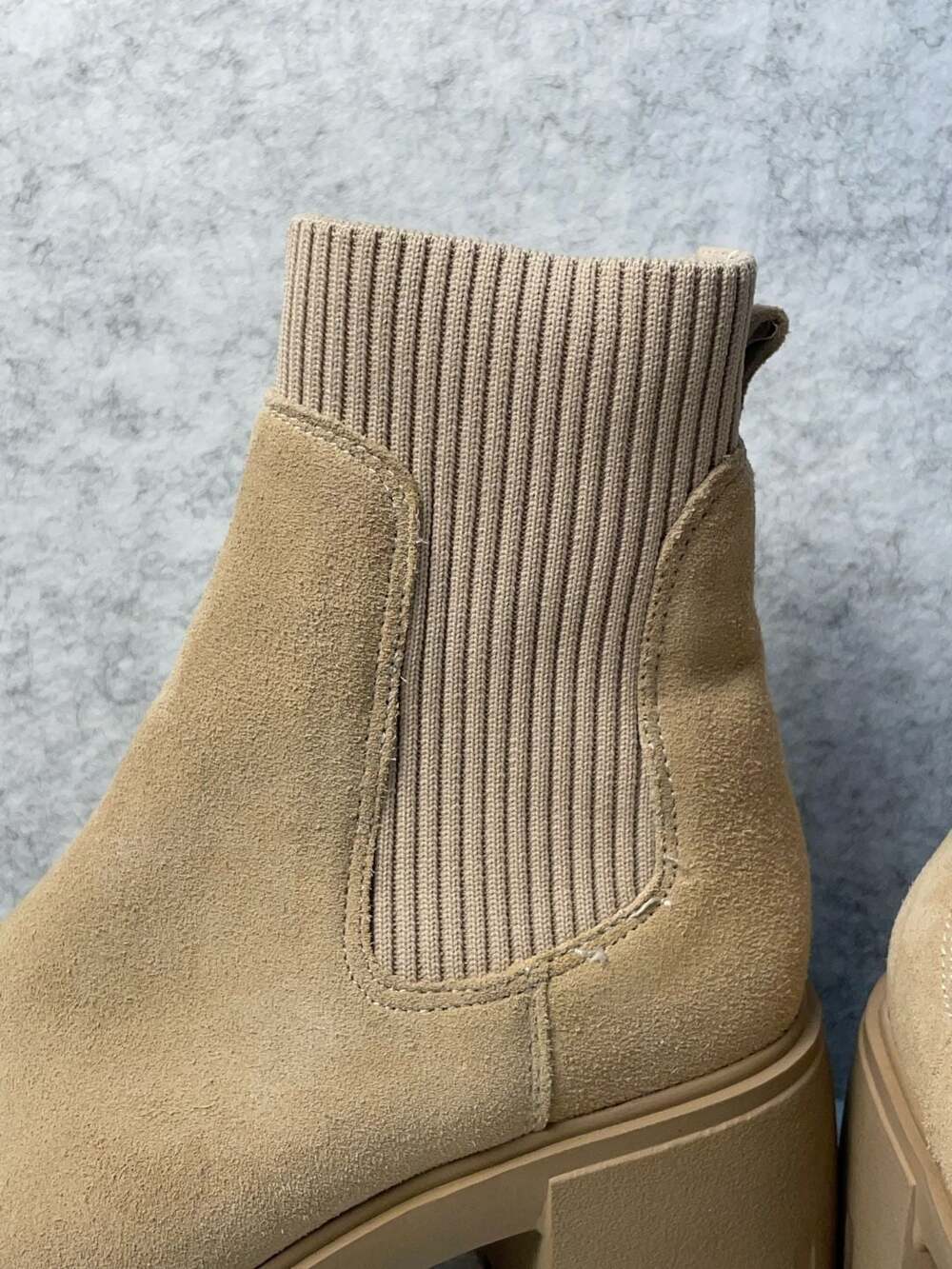 Size 7.5 Steve Madden Tan Suede Lug Sole Chelsea Ankle Boots - Picture 4 of 12